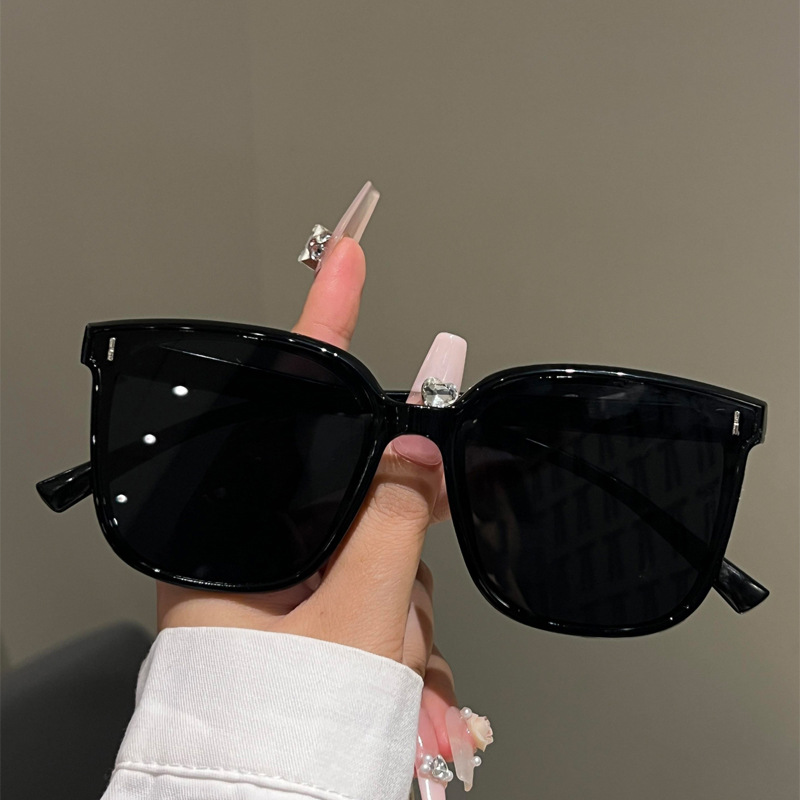 Street Fashion Photo - Herren Luxus Schwarze Cateye-Sonnenbrille Trendige Schmale